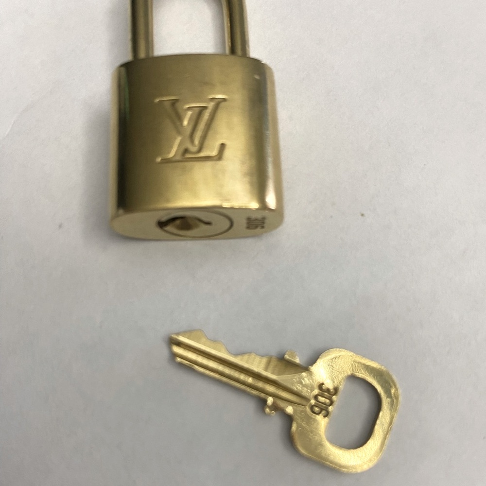 ❤️ Authentic ❤️ Louis Vuitton Lock and Key #306 - Picture 3 of 4